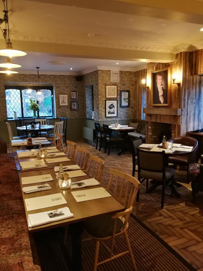 The Red Lion Hawkshaw Hotel บิวรี่ ภายนอก รูปภาพ